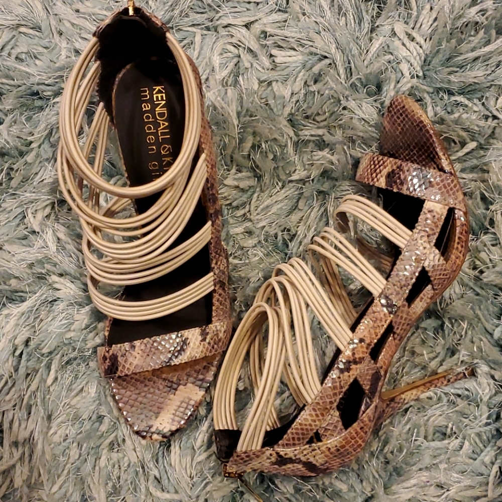 Shoes - Picture 2 of 4